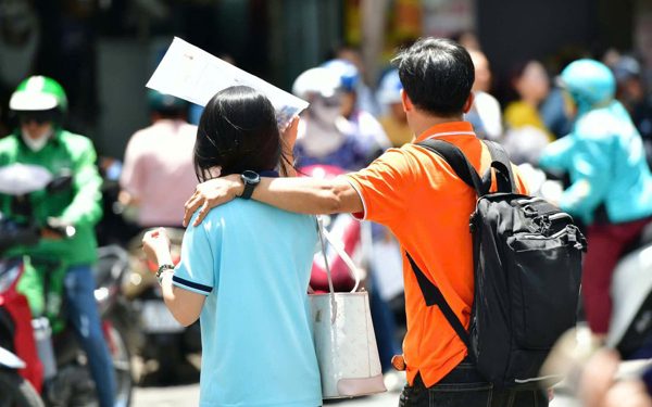 Mới lớp 6 đã học đến 23h: Do chương trình nặng hay cha mẹ quá kỳ vọng?