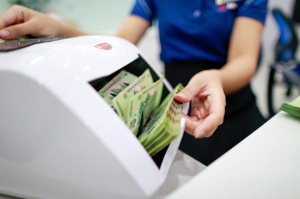 Mỗi tháng gửi ngân hàng 5 triệu, cô gái sở hữu một chồng sổ tiết kiệm