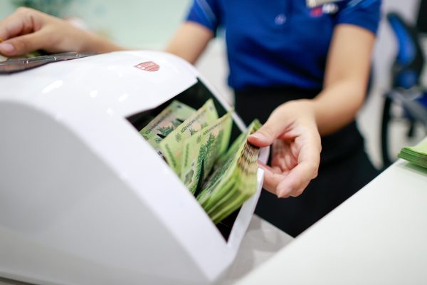 Mỗi tháng gửi ngân hàng 5 triệu, cô gái sở hữu một chồng sổ tiết kiệm