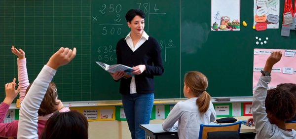 Môi trường tràn ngập thông tin và những vấn đề của học sinh Pháp
