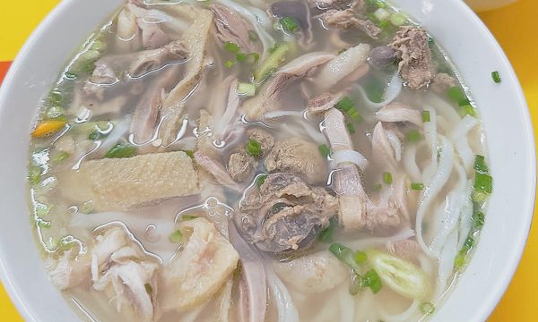 Một bát phở chứa bao nhiêu gram muối?