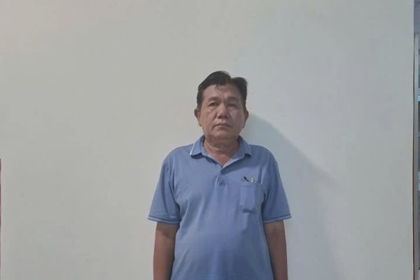 Một đối tượng bị truy nã đặc biệt nguy hiểm ra đầu thú