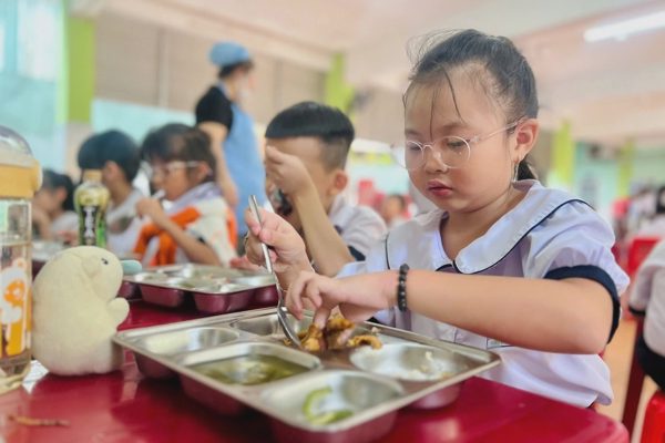 Một mâm cơm, ai chịu trách nhiệm?