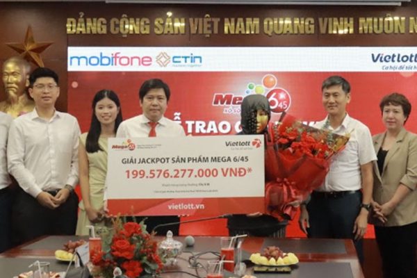 Một phụ nữ ở An Giang trúng giải độc đắc Vietlott gần 200 tỷ