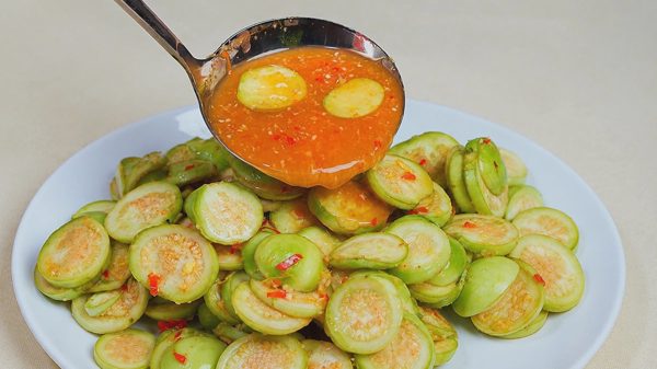 'Một quả cà bằng ba thang thuốc' có đúng?