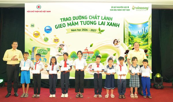 Một triệu hộp sữa ‘tiếp sức’ trao dưỡng chất lành cho 16.700 học sinh vùng khó