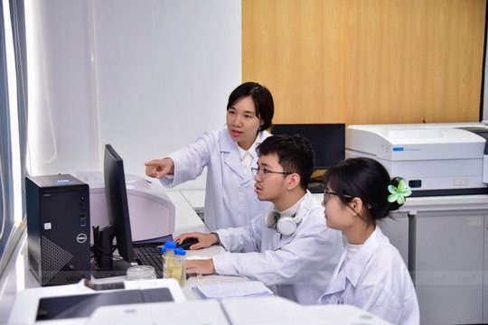 Một trường đại học chi hơn nửa tỷ chiêu mộ giáo sư làm giảng viên