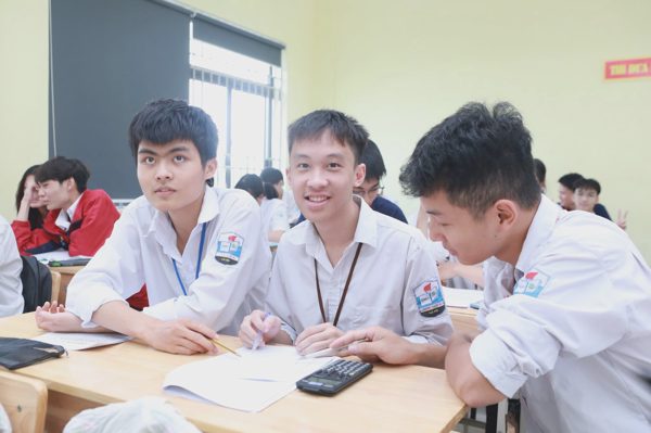 Một "trường làng" ở Hà Nội có 2 giải Nhất toán, một thủ khoa thành phố