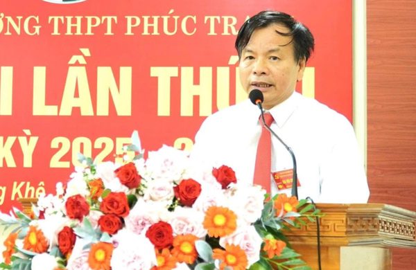 Một trường THPT có hiệu trưởng và 2 hiệu phó xin thôi chức vụ