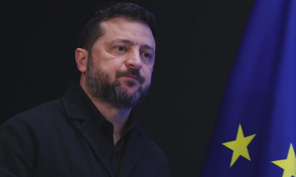 Một tuần ông Zelensky đối đầu ông Trump