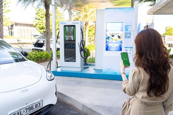Một ứng dụng, trọn tiện ích từ sạc điện đến bảo hiểm cho chủ xe Geely