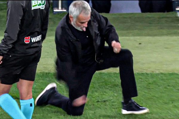 Mourinho ăn mừng phong cách khi Real Madrid hạ Barca