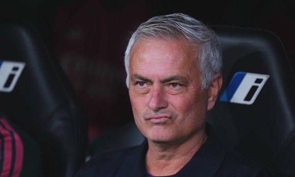 Mourinho mong còn sống đến khi vụ kiện Man City kết thúc