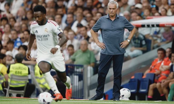 Mourinho: 'Nếu là Vinicius, tôi đã rời Real Madrid'