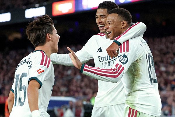 Mourinho ra tay, Real Madrid cho Barca nếm trái đắng