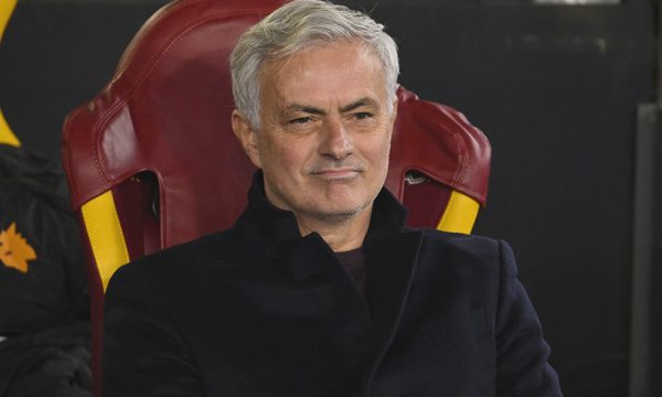 Mourinho vẫn được yêu mến như một vị hoàng đế ở Roma