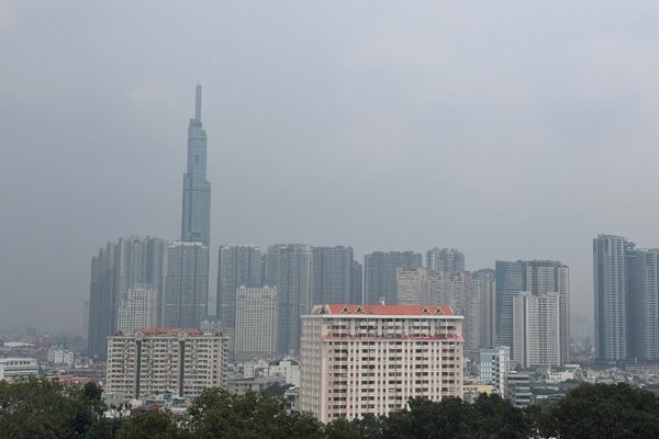 Mù bất thường phủ kín TPHCM