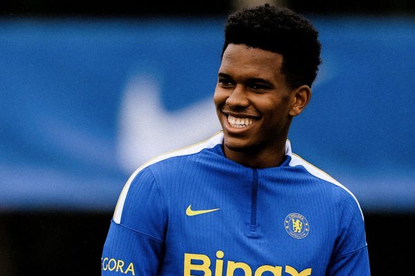 MU chi đậm kéo Estevao khỏi Chelsea
