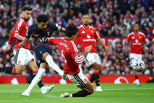 MU rơi chiến thắng trước Tottenham khi chơi hơn người