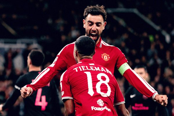 MU thắng Sabah 4 sao: Old Trafford rực sáng dưới ánh đèn Cúp C1