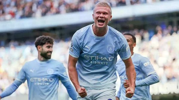 MU thua Man City trong thế hơn người, đối diện áp lực chồng chất