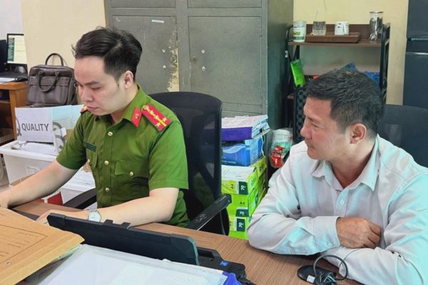 Mua 2 sổ đỏ giả đem thế chấp vay 300 triệu đồng
