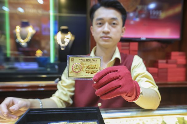 Mua bán vàng trong ngày từ 5 triệu đồng phải thanh toán không dùng tiền mặt