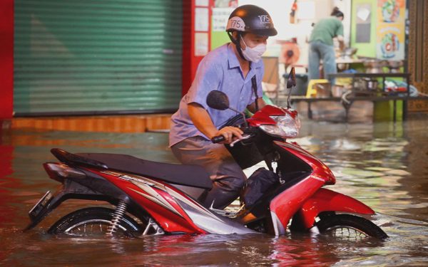 Mua bảo hiểm xe máy 10.000 đồng, 66.000 đồng có được bồi thường khi xe bị ngập, hư hỏng?