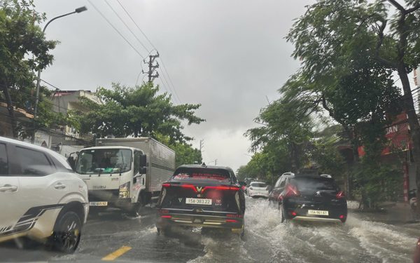 Mưa bão phức tạp, Hải Phòng huy động trên 12.000 cán bộ, chiến sĩ ứng trực