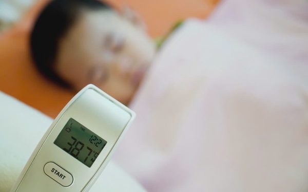 Mùa cao điểm, đừng bỏ sót mũi nhắc viêm não Nhật Bản ở trẻ lớn
