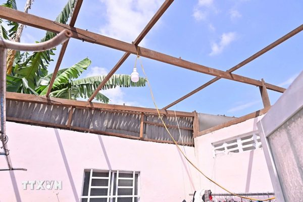 Mưa dông làm tốc mái 44 căn nhà, An Giang khẩn trương hỗ trợ người dân