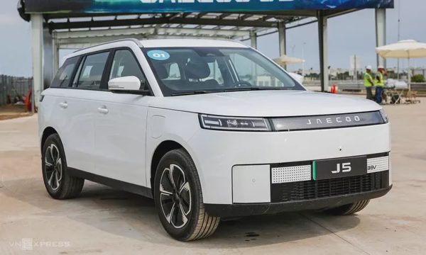 Mua Jaecoo J5 nên chọn bản điện hay hybrid?