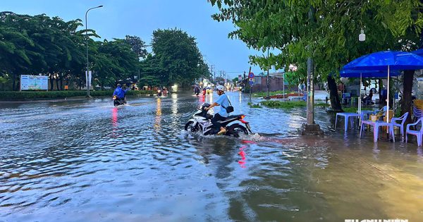 Mưa lớn cùng triều cường ở TP.HCM: Nhiều 'rốn ngập' mênh mông nước