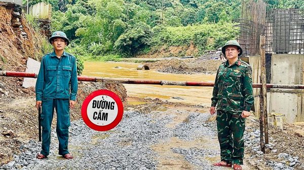 Mưa lớn gây chia cắt 7 bản ở Nghệ An, hơn 3.000 người bị cô lập
