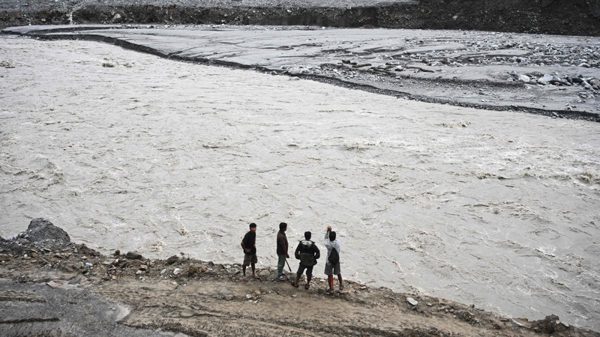 Mưa lớn gây lũ lụt nghiêm trọng, ít nhất 68 người chết ở Ấn Độ và Nepal