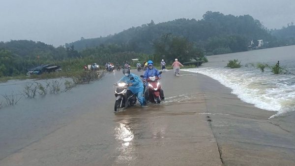 Mưa lớn gây ngập cục bộ nhiều khu dân cư ở Quảng Ngãi