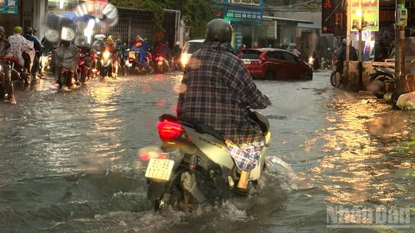 Mưa lớn gây ngập nặng nhiều nơi ở Đồng Nai