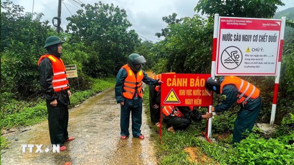 Mưa lớn gây ngập ngầm tràn, sạt lở một số công trình giao thông tại Quảng Trị