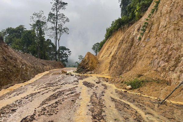 Mưa lớn gây ngập trên 400 nhà, di dời gần 700 hộ dân đến nơi tránh trú