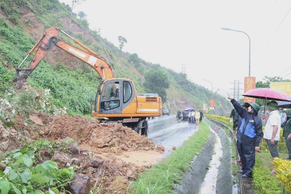 Mưa lớn gây sạt lở, ngập nhiều nơi ở Quảng Ninh