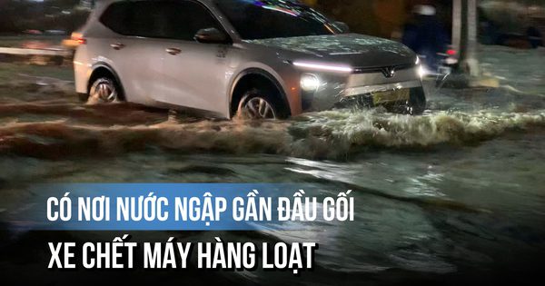 Mưa lớn giờ tan tầm ở trung tâm TP.HCM: Có nơi nước ngập gần đầu gối, xe chết máy hàng loạt