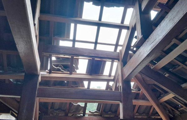 Mưa lớn kèm gió lốc ‘thổi bay’ mái hàng chục ngôi nhà ở Sơn La