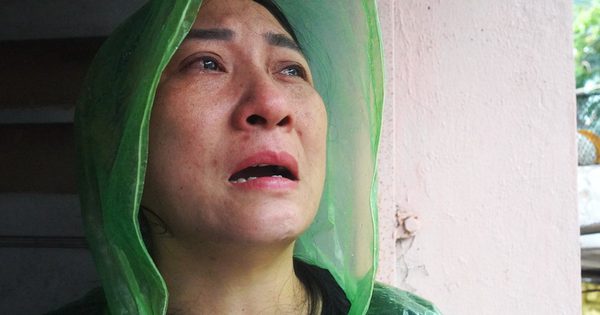 Mưa lớn kéo dài: Xót xa nhìn nhà bị hư hỏng