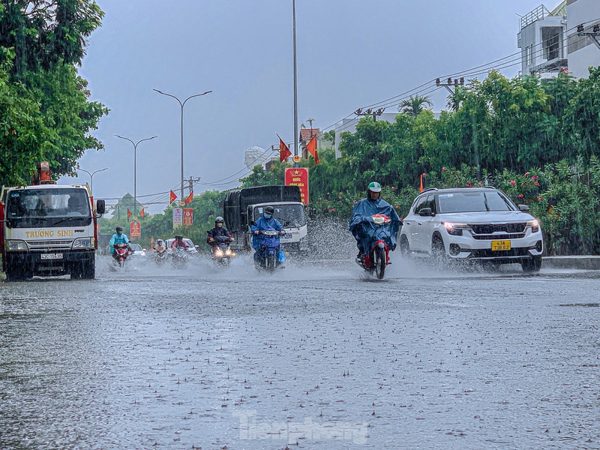 Mưa lớn mở rộng ra Thanh Hóa đến Quảng Trị