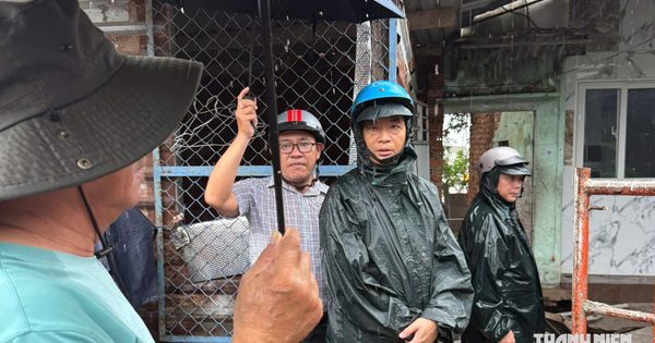 Mưa lớn nước sông Cà Ty dâng cao làm sập nhà dân ở Phan Thiết