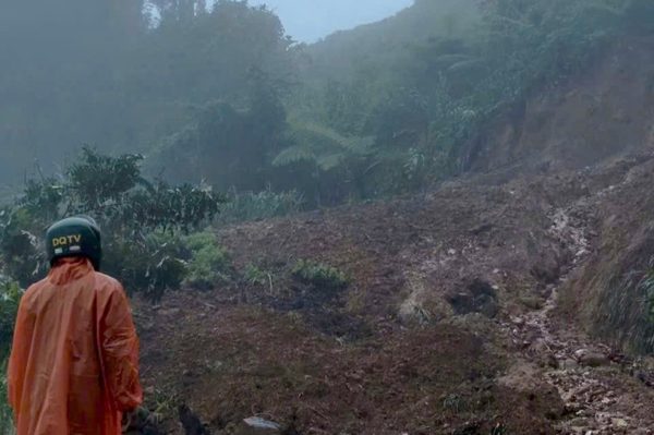 Mưa lớn ở Đà Nẵng: Một người mất tích do lật ghe, xuất hiện sạt lở ở xã miền núi