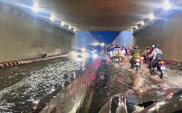Mưa lớn ở Đồng Nai, hầm chui Tân Phong và nhiều tuyến đường ngập