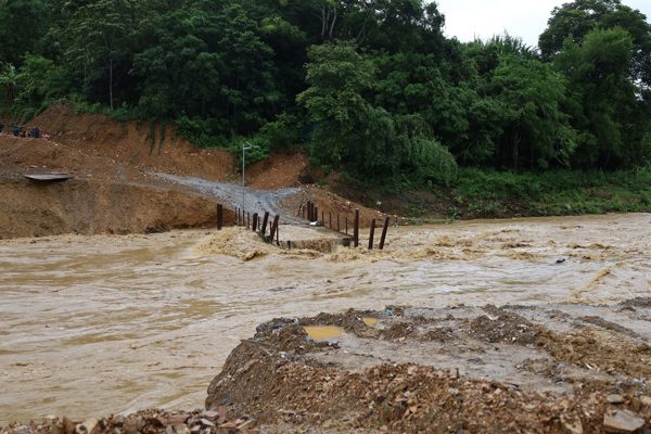 Mưa lớn ở Nghệ An, một người tử vong, hàng trăm hộ dân bị cô lập