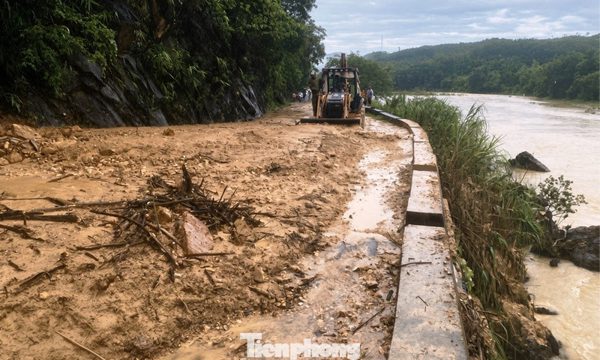 Mưa lớn tiếp diễn, Huế cảnh báo lũ quét, sạt lở tại 8 khu vực