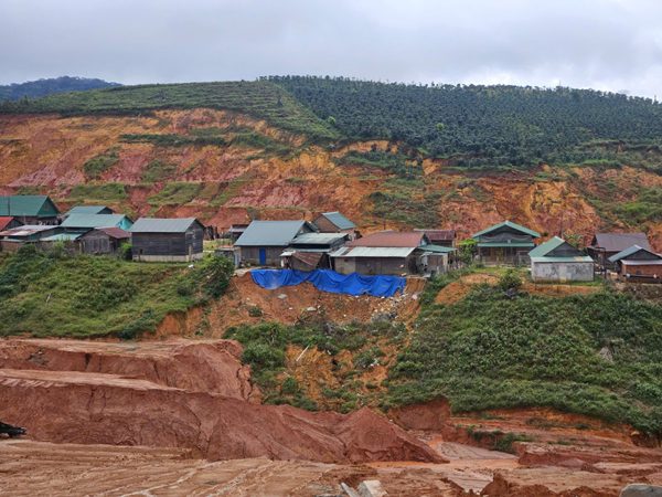 Mưa lũ phức tạp, Lâm Đồng di dời 13 hộ dân khỏi khu tái định cư